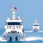 中国海警位中国黄岩岛领海及周边区域执法巡查