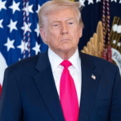 美媒：特朗普政府同意与伊朗在阿曼举行谈判