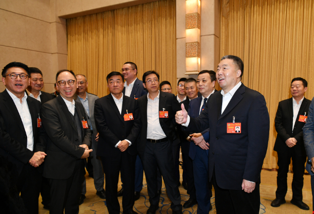 毛万春主持召开港澳地区省政协委员、海外侨胞工作座谈会