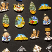 冰箱贴一直不挪，居然会偷偷伤害冰箱……