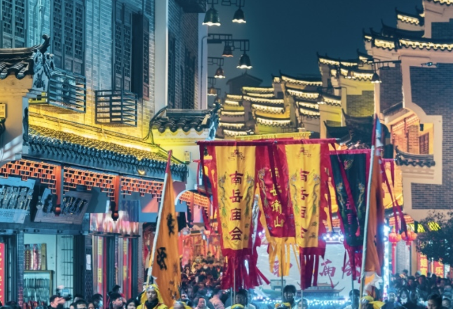 舞龙狮、打铁花、机器人巡游……湖南元宵热闹值拉满