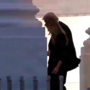 特朗普详述白宫记协晚宴枪击案情况：一度不愿撤离现场