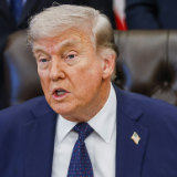 美官员称特朗普已指示助手为长期封锁伊朗做准备