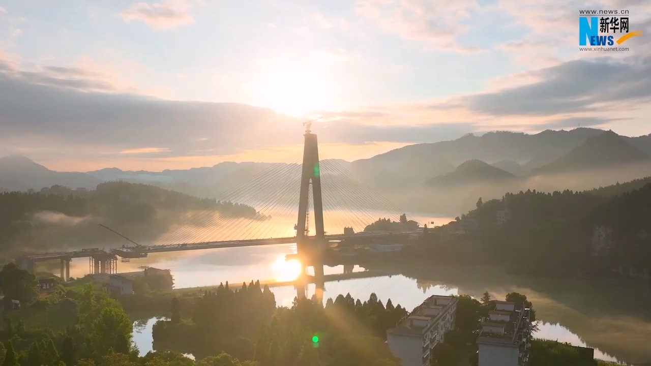 保靖：酉水碧波映青山