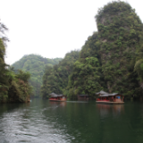 张家界武陵源：春意盎然宝峰湖 碧水青山引客来