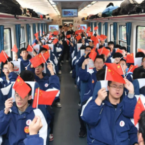 列车上的移动课堂 2025“我的韶山行”红色研学专列开动