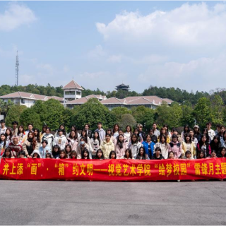 湖南大众传媒职院学子“绘梦校园”