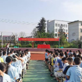 二十五载教育路：夏小爱老师用心浇灌学生成长的每一步