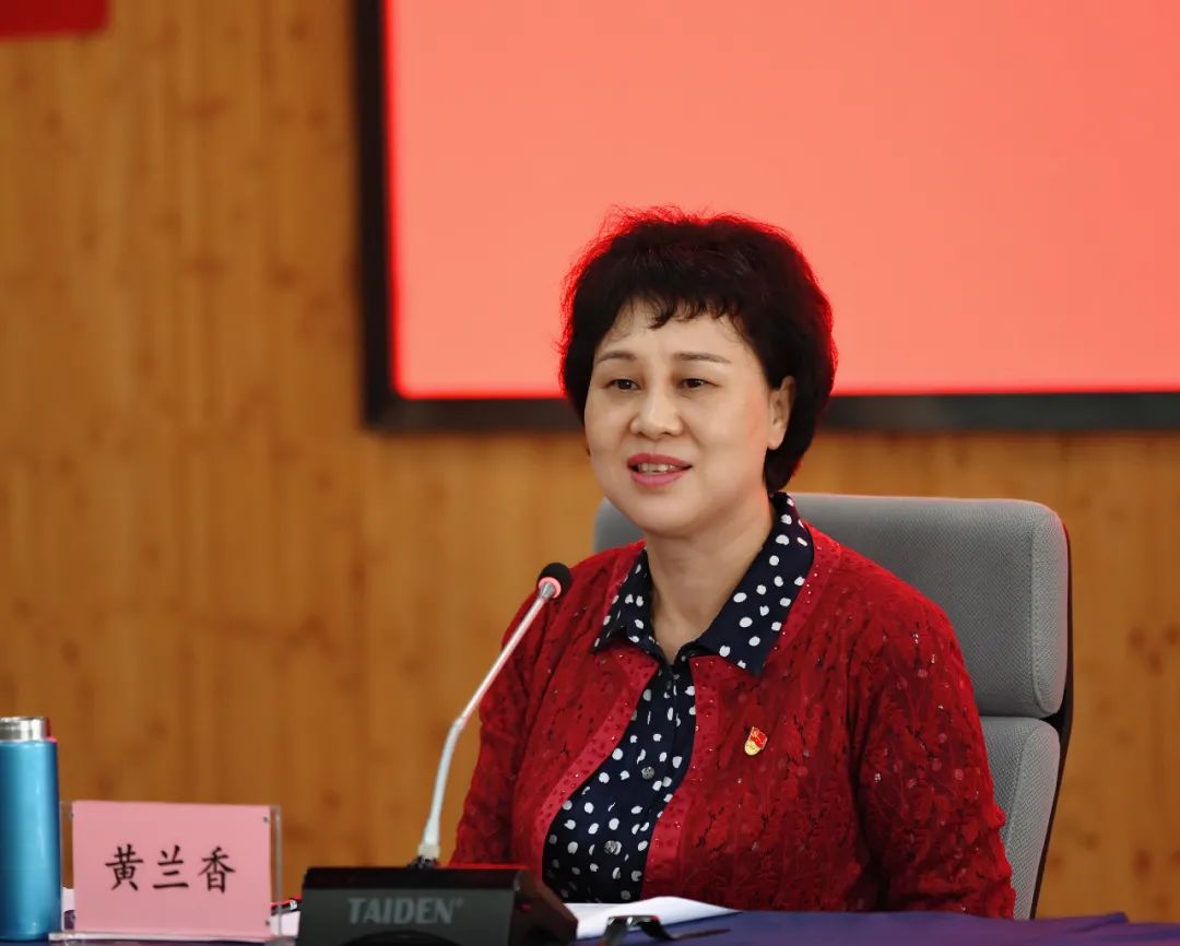 7月30日，在中国人民解放军建军93周年来临之际，省委常委、省委统战部部长黄兰香带领部机关及驻部纪检监察组全体退役军人党员，离退休老同志退役军人代表共50余人前往长沙县果园镇田汉文化园、许光达故居开展“八一”建军节主题党日活动。