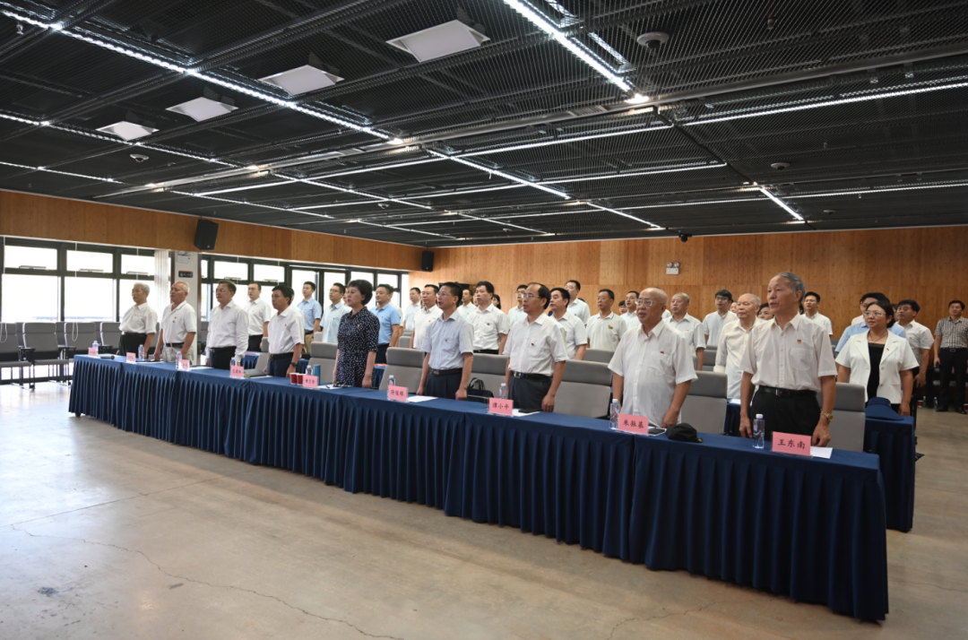 7月30日，在中国人民解放军建军93周年来临之际，省委常委、省委统战部部长黄兰香带领部机关及驻部纪检监察组全体退役军人党员，离退休老同志退役军人代表共50余人前往长沙县果园镇田汉文化园、许光达故居开展“八一”建军节主题党日活动。