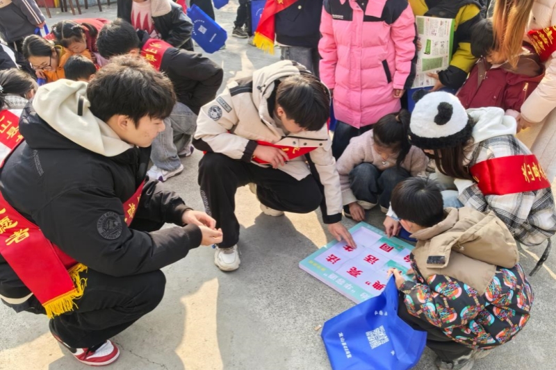 龙山县送法下乡.jpg