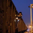 吉林：铁路“蜘蛛侠” 极寒天气室外作业保供应