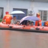 湖南长沙 暴雨致幼儿园积水 紧急转移两百余名幼儿