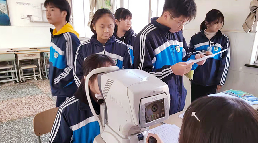 湘潭爱尔眼科为湘机中学两千余名学生开展眼健康检查