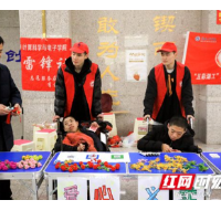 湖南工程学院：志愿者带脑瘫兄弟“上”大学