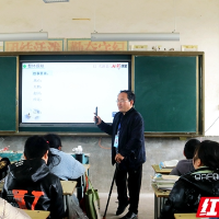 中国好人丨湘潭“拐杖爸爸”李军：三尺讲台育桃李 钢针刺骨不畏难