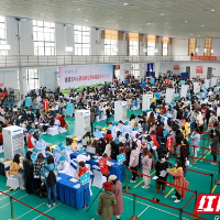 湘潭大学新冠疫苗“方舱”接种点启用 首日完成接种7000人次