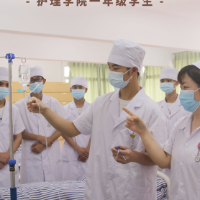 海报丨护士节来了，一起看看湘潭“男”丁格尔们的风采