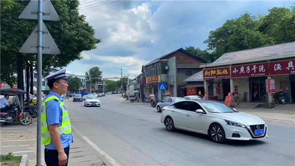 端午不放假 莲乡交警日夜查“酒驾”绝不手软