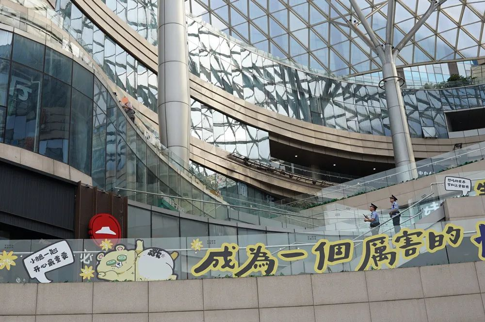 我为群众办实事 丨岳塘公安民警巡逻途中救下一名轻生女子