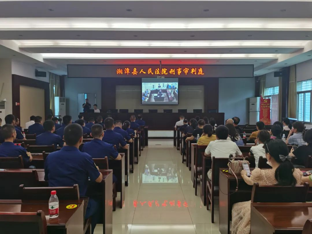 湘潭市青少年宫原主任邱某职务犯罪案公开开庭审理