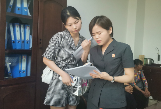 杜鹃花开红烂漫——记韶山市人民法院诉讼服务中心主任周雅