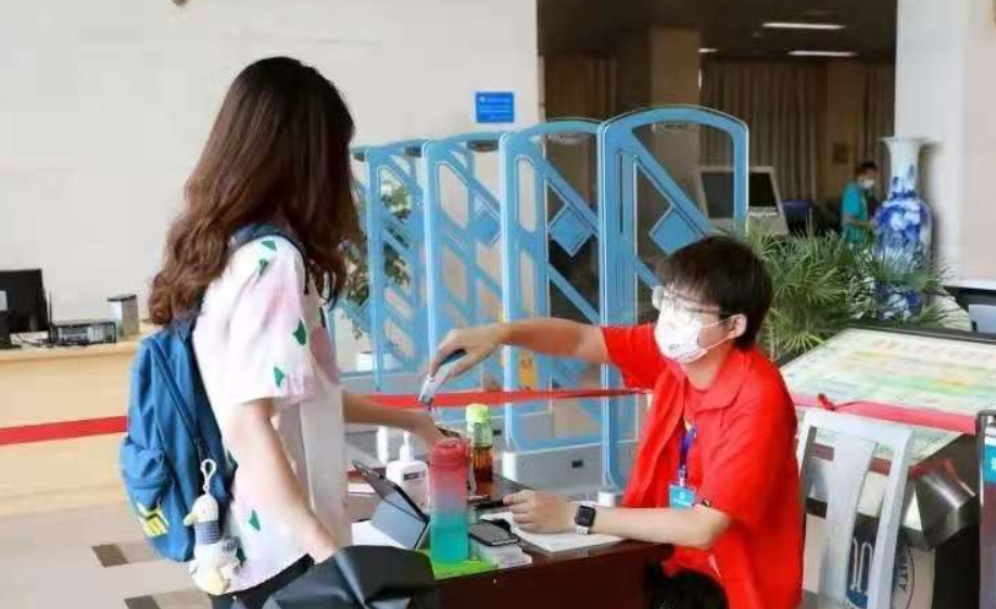 校园风采丨“红马甲”中的湘潭大学师生身影