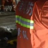 河南卫辉市一地下服装超市积水告急  湘潭消防紧急排涝