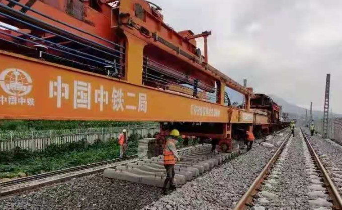 北斗定位！湘潭大学设计解决铁路铺轨施工关键难题