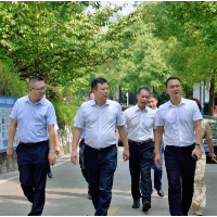 湘潭县领导到凤凰中学开展教师节走访慰问