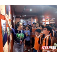 湘潭：学生体验传统文化  非遗馆内好热闹
