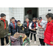 湘潭县：男孩先天性脑瘫 老师轮流上门送教