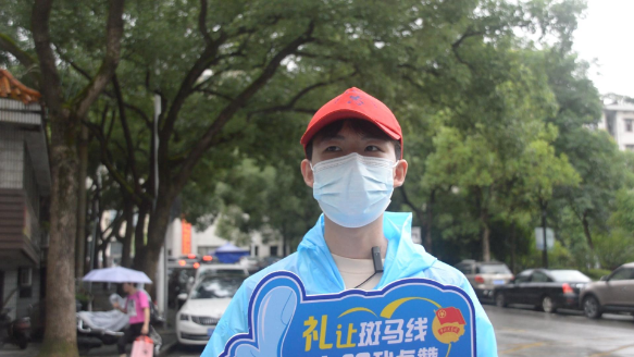 视频 | 湘潭：礼让斑马线  文明看得见