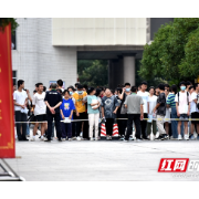 组图丨湘潭：有一种表情叫“高考结束了”