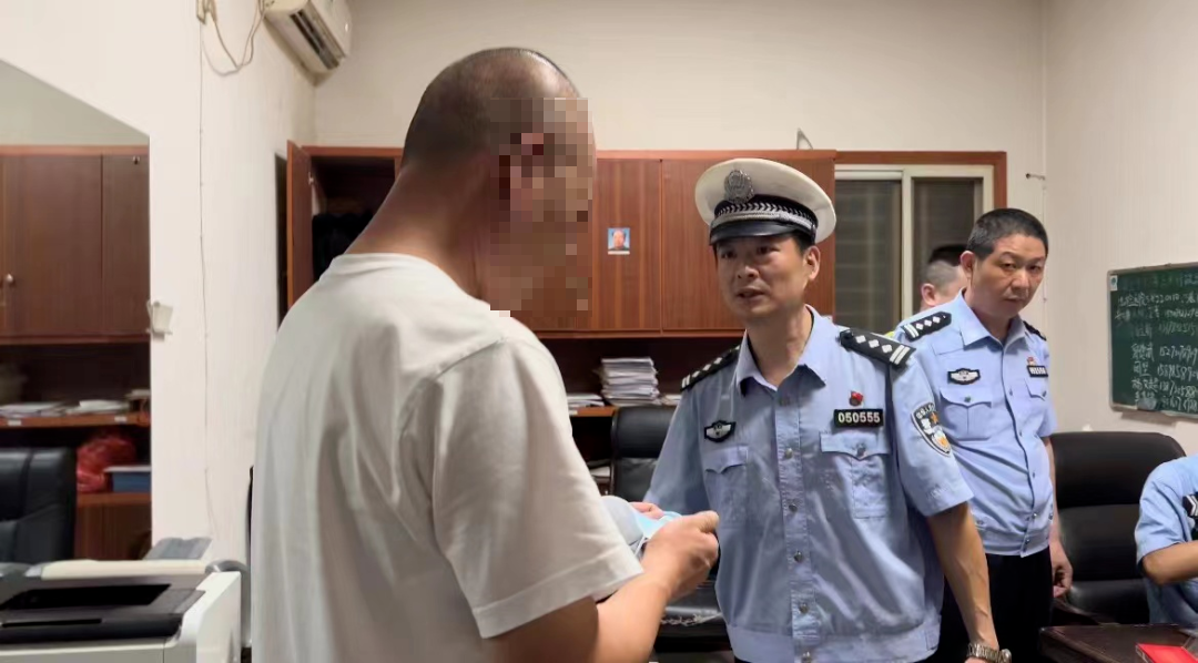 点亮夏夜“平安灯” 湘潭交警扎实开展夏夜治安巡查宣防集中统一行动