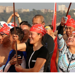 组图丨畅游湘江 全国500多名冬泳爱好者齐聚湘潭