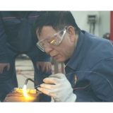 湖南新闻联播丨锋芒永恒（3）艾爱国：焊花耀初心 要当好工人
