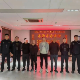 岳塘公安风雷行动 | 三男子在酒吧门口“碰瓷”敲诈酒驾司机?刑拘!