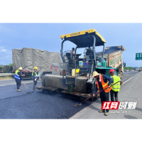 湖南高速集团湘潭分公司开展G0421许广高速湘潭段路面中修工程