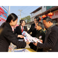 普法"摆摊"赶大集 湘潭县法院国家宪法日活动接地气入人心