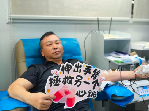 湘潭夜晚采血点的灯光:供血紧张下,他们为生命值守