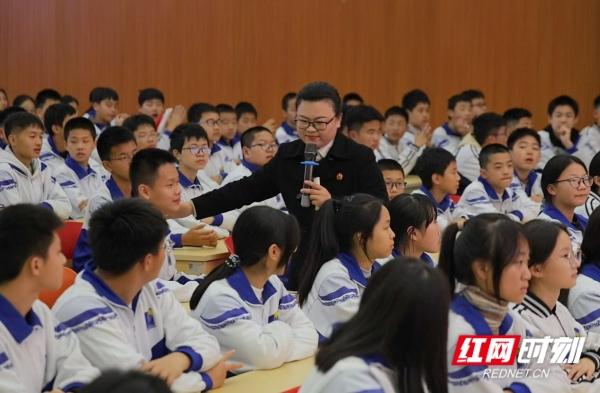 湘潭中院：柔肩护民 法治里的“她”力量