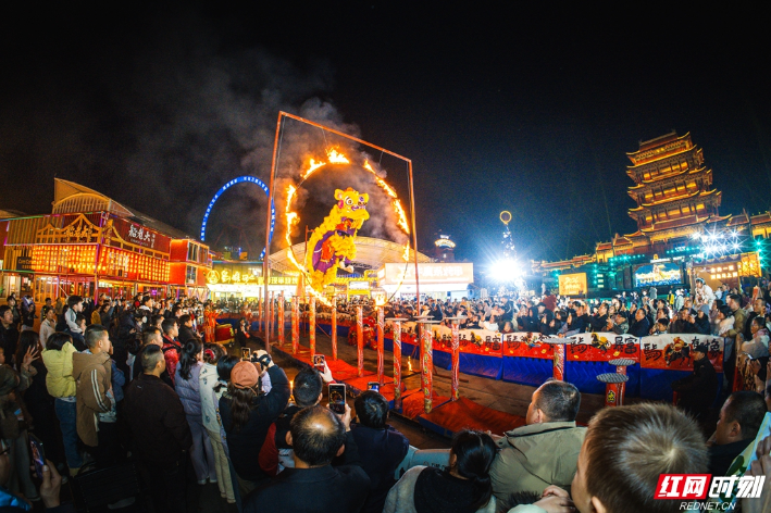 新春走基层丨湘潭万楼迎“财神” 热辣滚烫贺新春