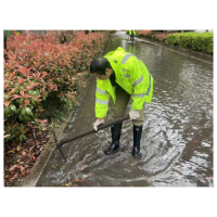 闻“雨”而动保畅通 湘潭市政管理处全力处置积水保民生