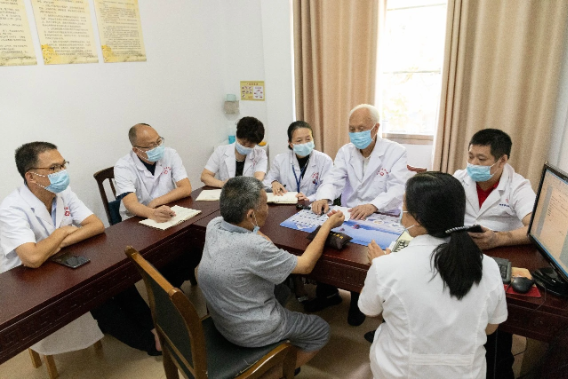 湘潭市中医医院：人民路上“中医红”