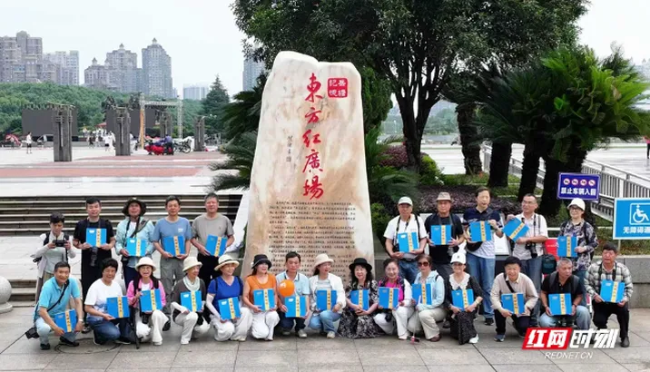 组图丨龙舞莲城承非遗 光影逐梦迎旅发