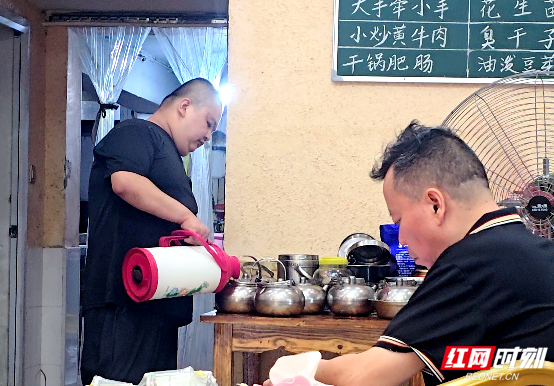视频丨“湖南好人”杨文光：一诺八年，守护智障青年向阳成长