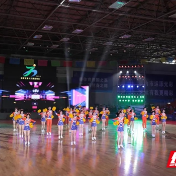 湘潭凤凰中学啦啦操表演队亮相湘潭市第十三届运动会开幕式