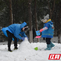 组图丨莲城初雪童趣多