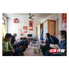 “老养老”闹纠纷 岳塘区法院法官上门解心结